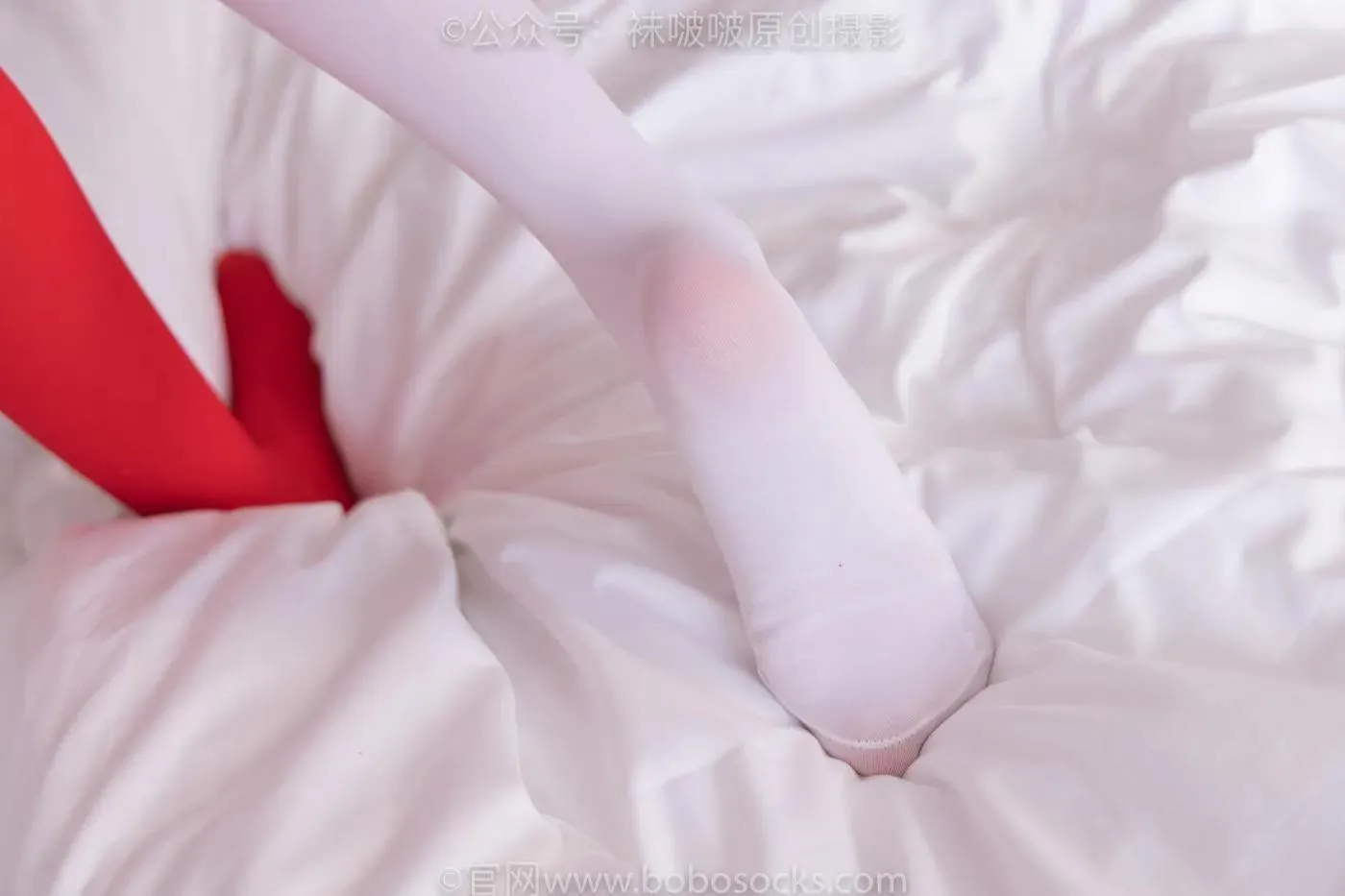 [BoBoSocks袜啵啵]NO.152 稚予-圣诞服、帆布鞋、厚白丝、厚红丝 [135P]插图9